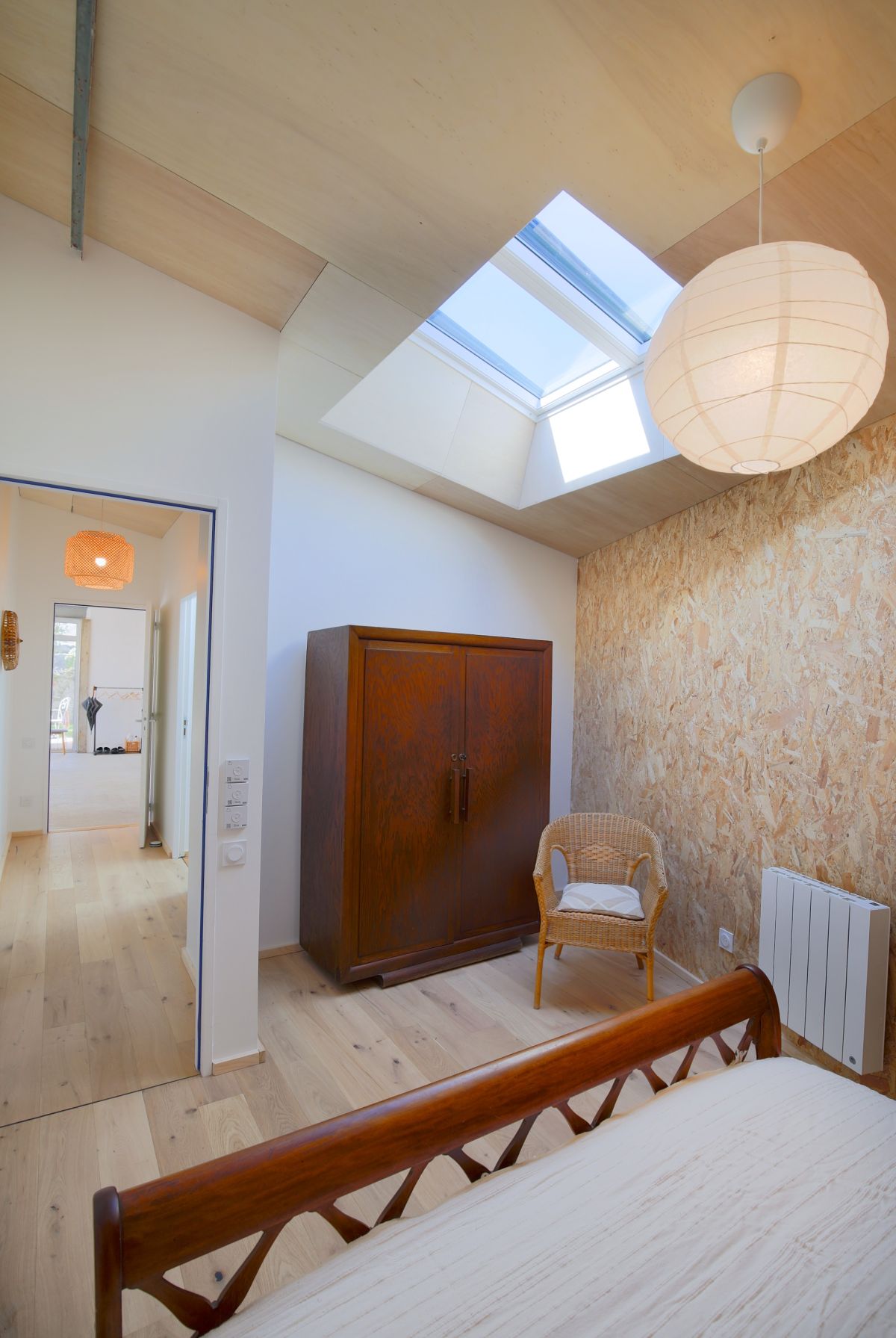  E Chambre au fond de l'ancien hangar avec ouverture  au plafond.jpg