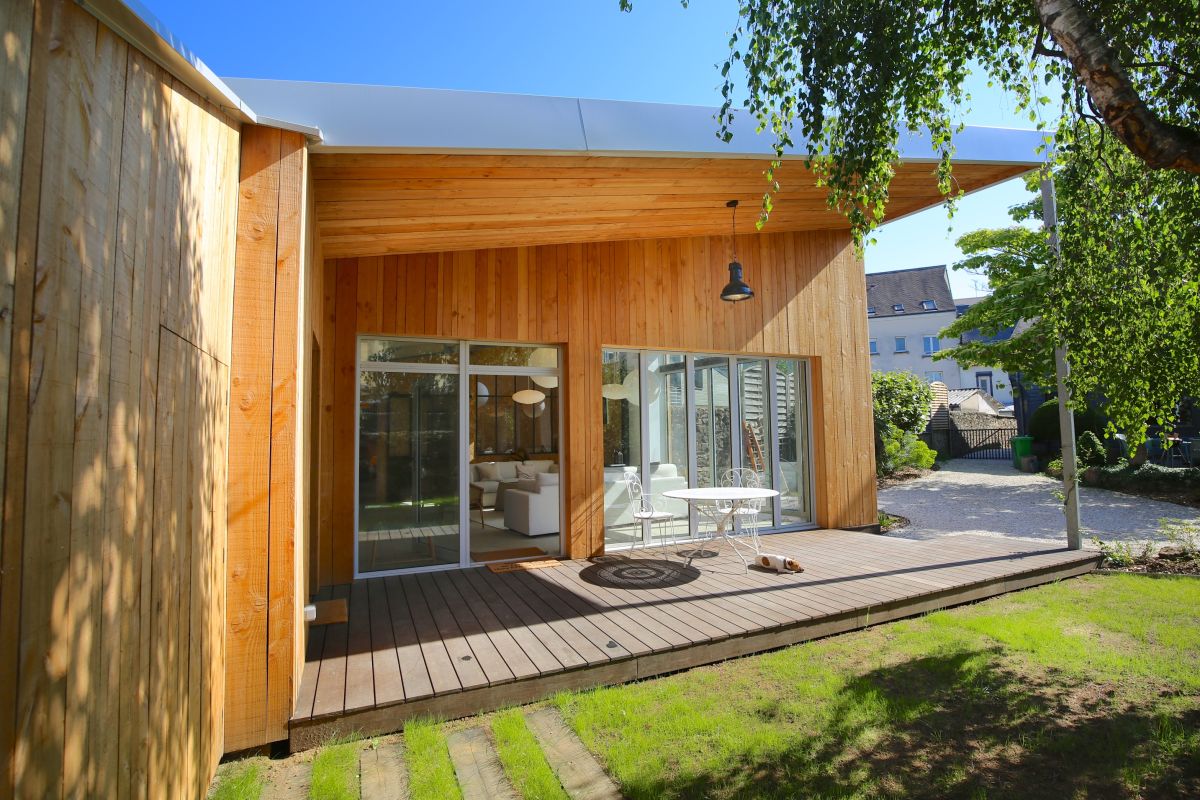 I Une casquette a été rajouté au hangar d'origine.jpg